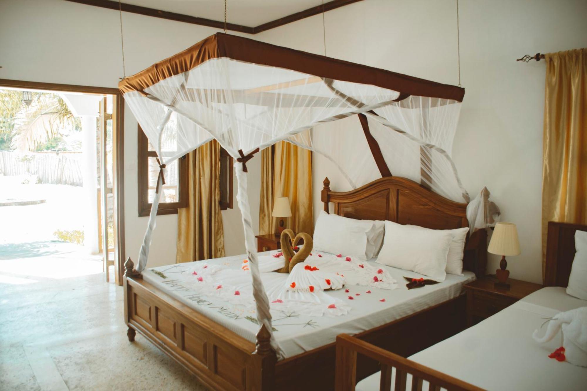 Mambo Ocean Resort Pwani Mchangani Exteriör bild