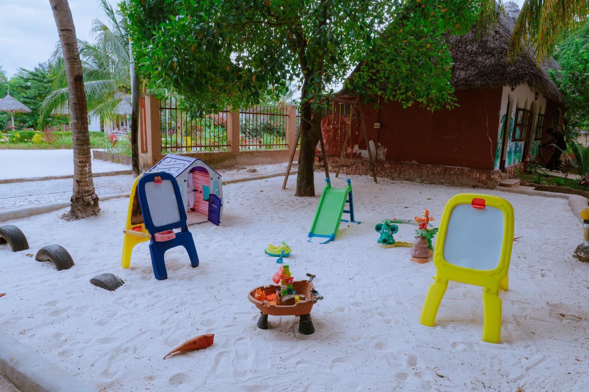 Mambo Ocean Resort Pwani Mchangani Exteriör bild