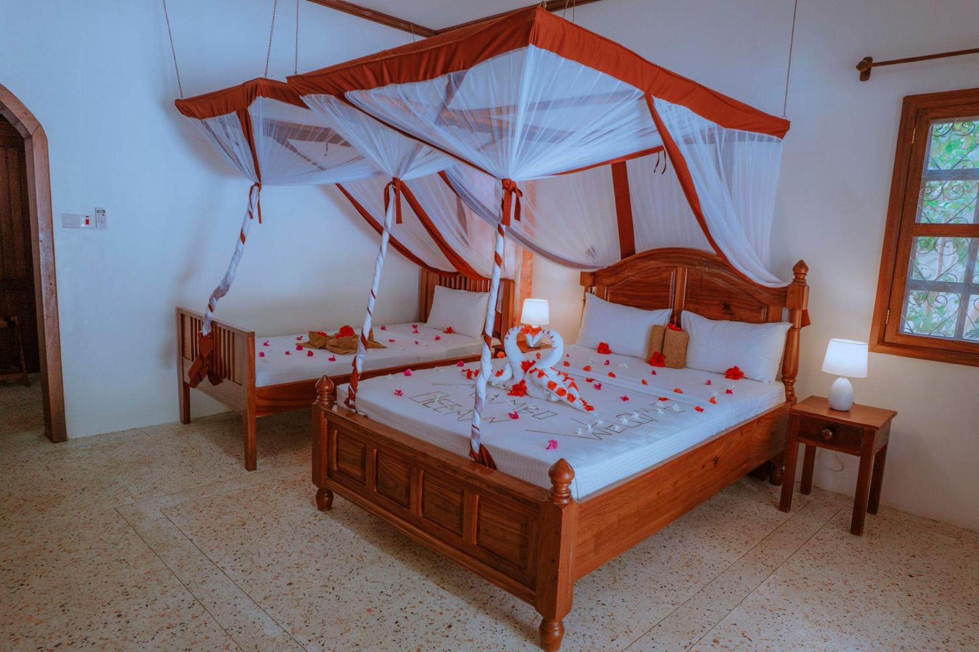 Mambo Ocean Resort Pwani Mchangani Exteriör bild