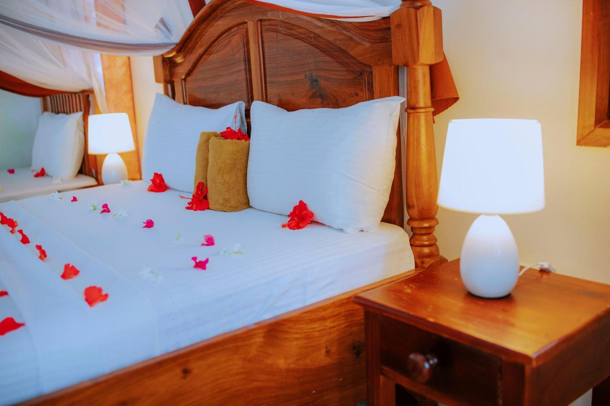 Mambo Ocean Resort Pwani Mchangani Exteriör bild