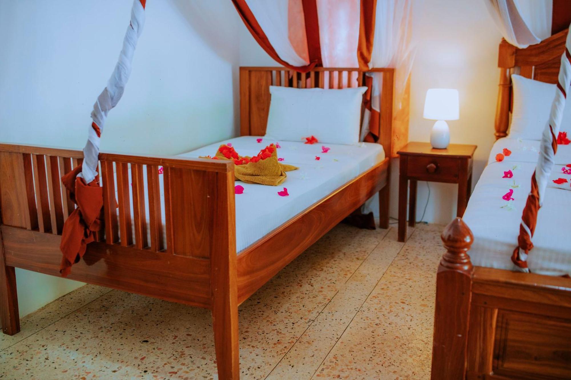 Mambo Ocean Resort Pwani Mchangani Exteriör bild