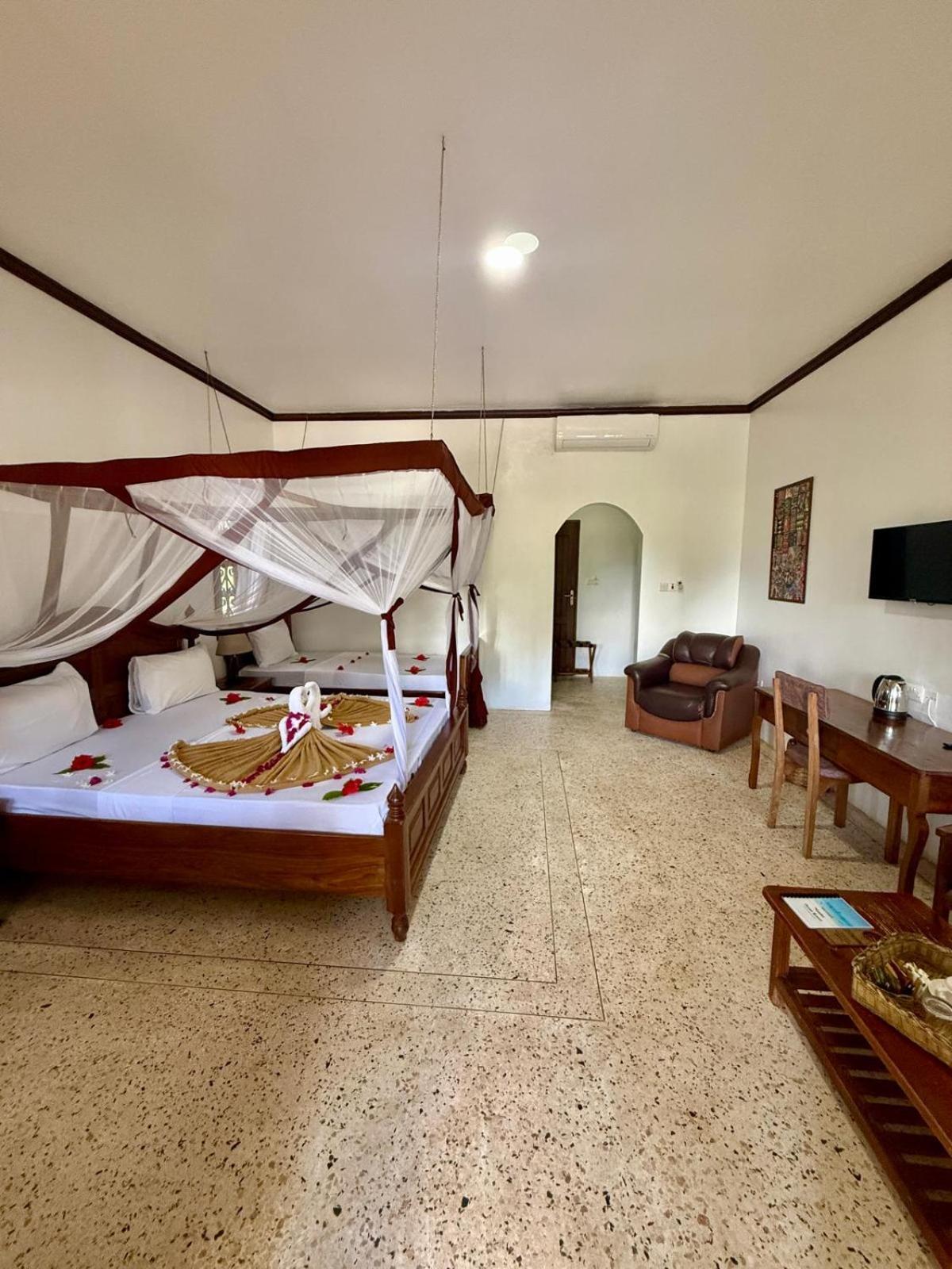 Mambo Ocean Resort Pwani Mchangani Exteriör bild